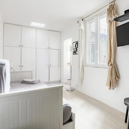 Charming Flat In Alesia 巴黎