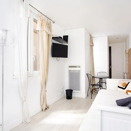 Apartment Charming Flat In Alesia Paris